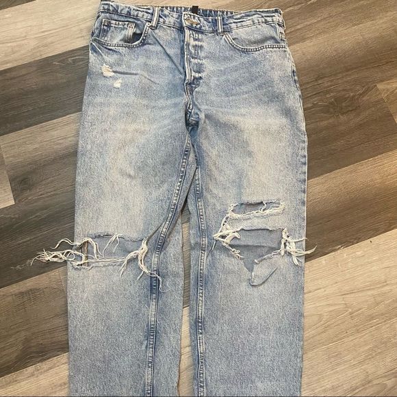 Divided women’s distressed light color jeans size 8 - Picture 3 of 8